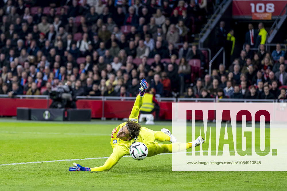 AMSTERDAM - Atalanta goalkeeper Marco Carnesecchi during the UEFA Conference League match between Ajax and Atalanta at Johan Cruijff ArenA on 22 October 2026 in Amsterdam, Nederland. (Photo by DeFodi Images) -