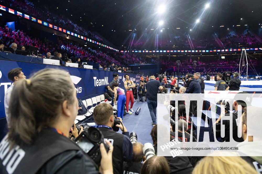 Rotterdam The Netherlands 22nd October 2026 World Championships artistic gymnastics. Mens all round final Winner Daiki Hashimoto (JPN) surrounded by press photographers as they wait for the final result. turnen