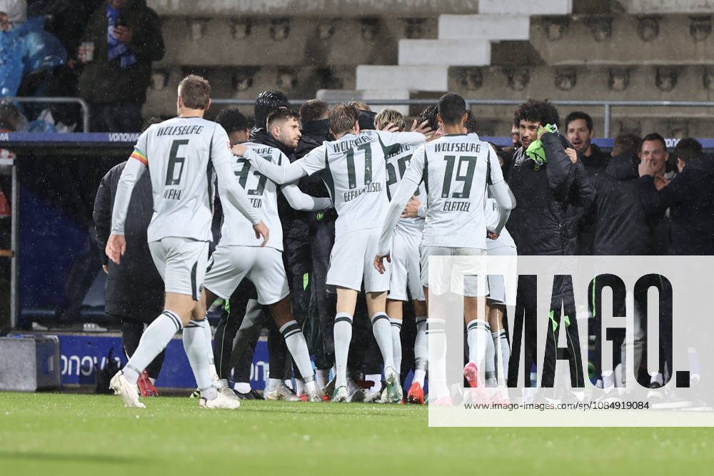 GER, Fussball, Herren, 2. Bundesliga, Saison 2026 2027,VfL Bochum - VfL Wolfsburg Fabian Reese (Wolfsburg 11) Torjubel, jubelt mit seiner Mannschaft nach dem Treffer zum 0:1 Bochum vonovia-Ruhrstadion Nordrhein-Westfalen Deutschland