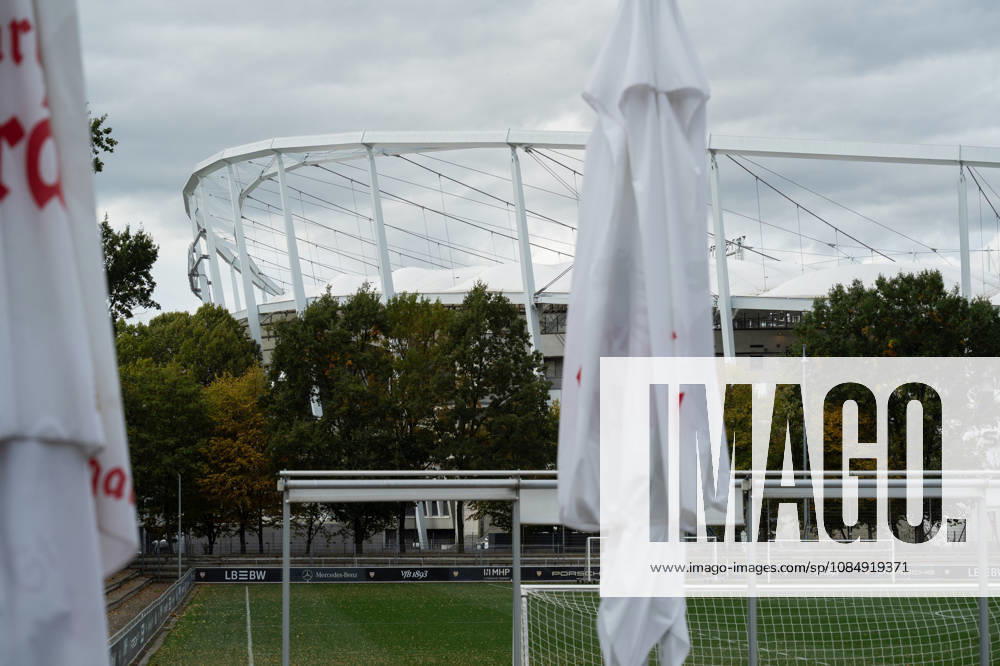 Fussball 1.Bundesliga, VfB Stuttgart - Borussia Mönchengladbach, v.l. MHP Arena von Außen. Blick vom Nachwuchsleistungszentrum Stuttgart