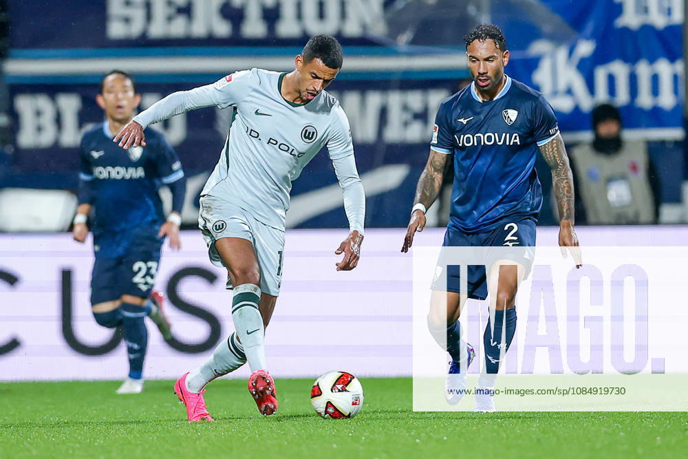 Fußball, VfL Bochum - VfL Wolfsburg, 2. Fußball-Bundesliga, 9. Spieltag, Vonovia Ruhrstadion, Saison 2026 27: Robert Glatzel (VfL Wolfsburg 19) im Zweikampf gegen Sean Desmond Klaiber (VfL Bochum 02) DFB regulations prohibit any use of photographs as image sequences and or quasi-video. Nordrhein-Westfalen Deutschland