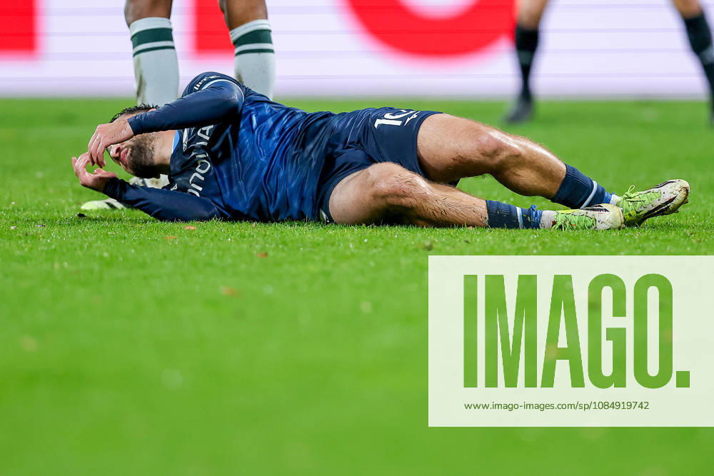 Fußball, VfL Bochum - VfL Wolfsburg, 2. Fußball-Bundesliga, 9. Spieltag, Vonovia Ruhrstadion, Saison 2026 27: Berkan Taz (VfL Bochum 10) liegt enttäuscht Enttäuschung auf dem Spielfeld DFB regulations prohibit any use of photographs as image sequences and or quasi-video. Nordrhein-Westfalen Deutschland