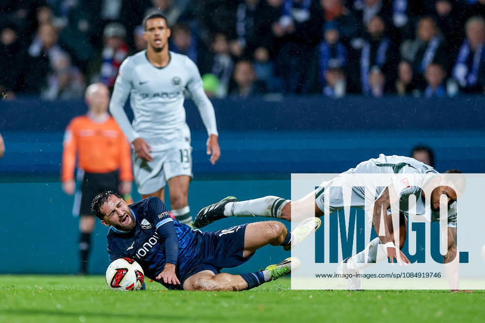 Fußball, VfL Bochum - VfL Wolfsburg, 2. Fußball-Bundesliga, 9. Spieltag, Vonovia Ruhrstadion, Saison 2026 27: Berkan Taz (VfL Bochum 10) im Zweikampf gegen Vini Souza (VfL Wolfsburg 05) DFB regulations prohibit any use of photographs as image sequences and or quasi-video. Nordrhein-Westfalen Deutschland