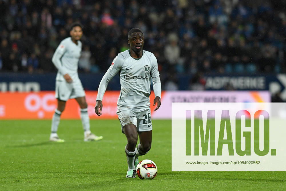 Saël Kumbedi (VfL Wolfsburg) in Aktion, am Ball, Einzelaktion waehrend des Spiels der 2. Bundesliga zwischen VfL Bochum und VfL Wolfsburg, Vonovia Ruhrstadion am 23. October 2026 in Bochum, Deutschland. (Foto von Ralf Treese DeFodi Images) +++ Saël Kumbedi (VfL Wolfsburg) controls the ball during the 2nd Bundesliga match between VfL Bochum and VfL Wolfsburg at Vonovia Ruhrstadion on October 23, 2026 in Bochum, Germany. (Photo by Ralf Treese DeFodi Images) DFB DFL REGULATIONS PROHIBIT ANY USE OF PHOTOGRAPHS AS IMAGE SEQUENCES AND OR QUASI-VIDEO. (Photo by Ralf Treese DeFodi Images) -