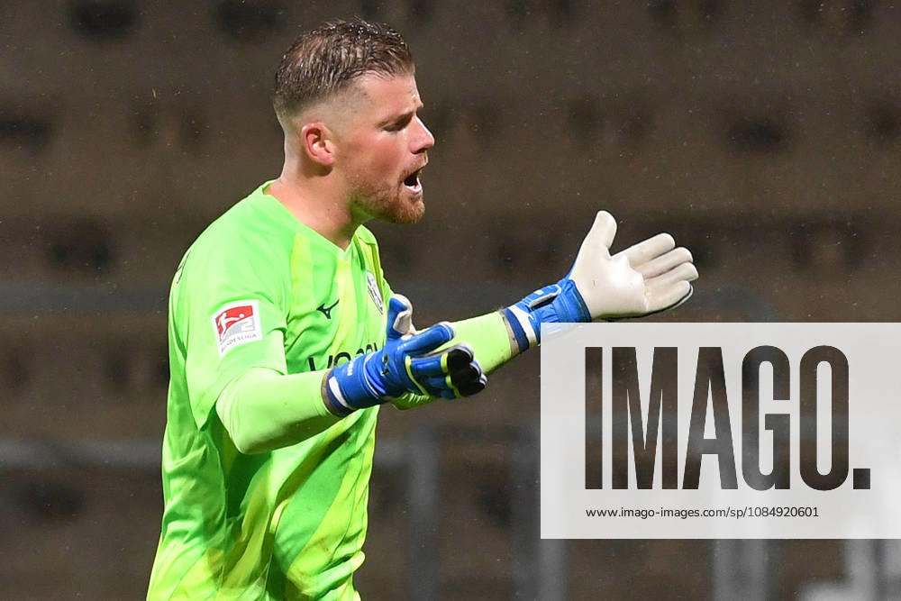 Torwart Timo Horn (VfL Bochum) gestikuliert, gestik waehrend des Spiels der 2. Bundesliga zwischen VfL Bochum und VfL Wolfsburg, Vonovia Ruhrstadion am 23. October 2026 in Bochum, Deutschland. (Foto von Ralf Treese DeFodi Images) +++ Torwart Timo Horn (VfL Bochum) gestures during the 2nd Bundesliga match between VfL Bochum and VfL Wolfsburg at Vonovia Ruhrstadion on October 23, 2026 in Bochum, Germany. (Photo by Ralf Treese DeFodi Images) DFB DFL REGULATIONS PROHIBIT ANY USE OF PHOTOGRAPHS AS IMAGE SEQUENCES AND OR QUASI-VIDEO. (Photo by Ralf Treese DeFodi Images) -