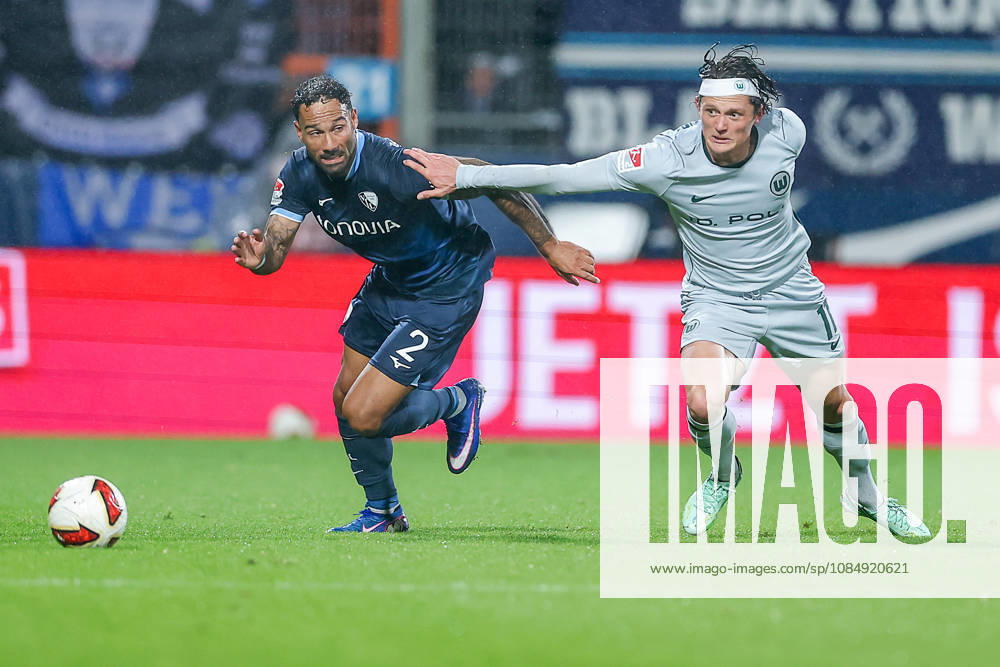 Fußball, VfL Bochum - VfL Wolfsburg, 2. Fußball-Bundesliga, 9. Spieltag, Vonovia Ruhrstadion, Saison 2026 27: Sean Desmond Klaiber (VfL Bochum 02) im Zweikampf gegen Fabian Reese (VfL Wolfsburg 11) DFB regulations prohibit any use of photographs as image sequences and or quasi-video. Nordrhein-Westfalen Deutschland