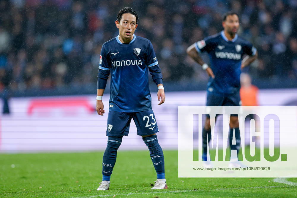 Fußball, VfL Bochum - VfL Wolfsburg, 2. Fußball-Bundesliga, 9. Spieltag, Vonovia Ruhrstadion, Saison 2026 27: Koji Miyoshi (VfL Bochum 23) steht enttäuscht Enttäuschung auf dem SpDFB regulations prohibit any use of photographs as image sequences and or quasi-video. Nordrhein-Westfalen Deutschland
