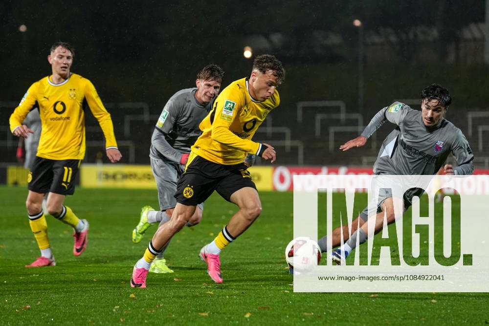 Saison 2026 2027 14. Spieltag Regionalliga West im Stadion Rote Erde, Dortmund, Germany. BV Borussia Dortmund U23 - Bonner SC. Malik Hodroj (BVB)