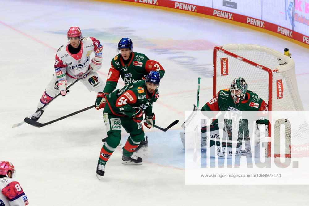 DEU, GER, Eishockey, 11.Spieltag, Saison 2026 27, Berlin, Eisbaeren Berlin vs. Augsburger Panther Ty Ronning ( Eisbaeren Berlin 9 ), TOBIAS ANCICKA ( Augsburger Panther 45 ), FELIX SCHEEL ( Augsburger Panther 54 ), Alec McCrea ( Augsburger Panther 3) nordphoto GmbH Engler Berlin Uber-Arena Berlin Deutschland