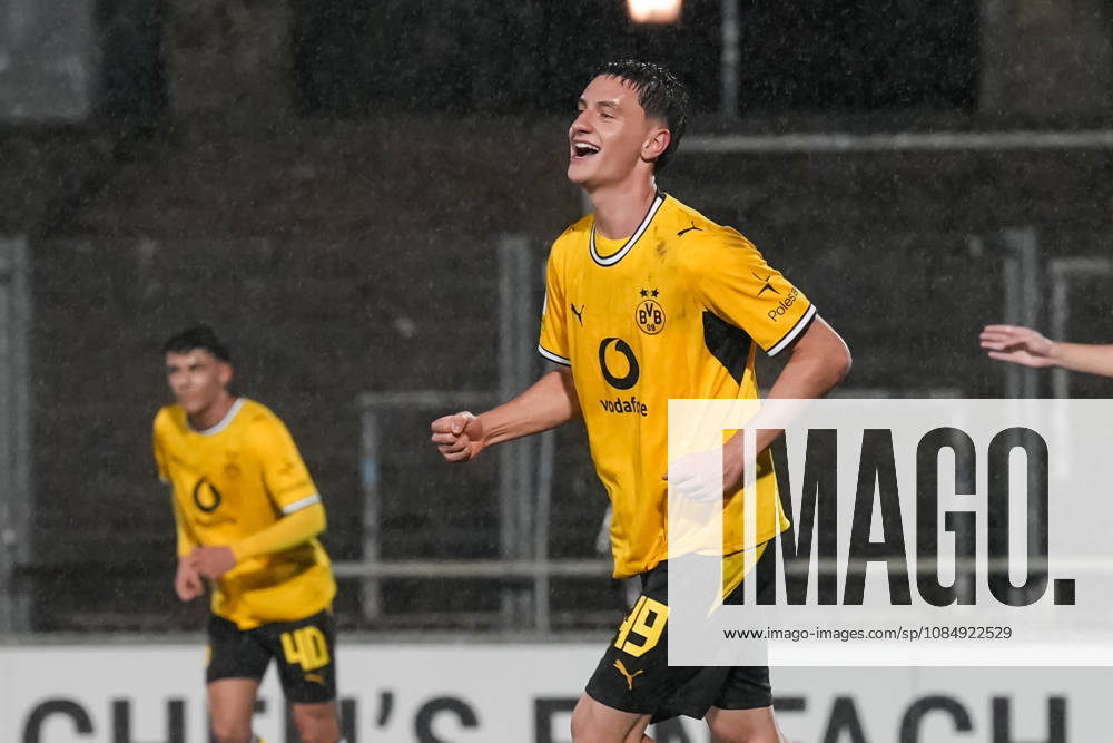 Saison 2026 2027 14. Spieltag Regionalliga West im Stadion Rote Erde, Dortmund, Germany. BV Borussia Dortmund U23 - Bonner SC. Torjubel nach dem 1:0 durch Luca Reggiani (BVB).