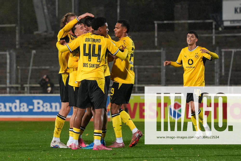 Saison 2026 2027 14. Spieltag Regionalliga West im Stadion Rote Erde, Dortmund, Germany. BV Borussia Dortmund U23 - Bonner SC. Torjubel nach dem 1:0 durch Luca Reggiani (BVB).