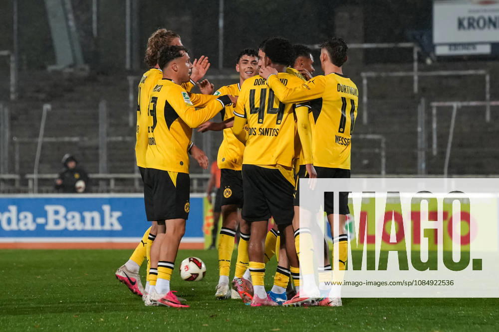 Saison 2026 2027 14. Spieltag Regionalliga West im Stadion Rote Erde, Dortmund, Germany. BV Borussia Dortmund U23 - Bonner SC. Torjubel nach dem 1:0 durch Luca Reggiani (BVB).