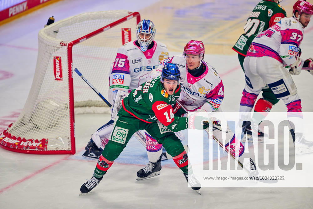 D.J. Busdeker (Augsburger Panther, 14), Adam Smith (Eisbaeren Berlin, 04), Jonas Neffin (Eisbaeren Berlin, 75), GER, Eisbaeren Berlin vs. Augsburger Panther, Eishockey Herren, Deutsche Eishockey Liga, DEL, Saison 2026 27, 11. Spieltag, 23.10.2026 GER, Eisbaeren Berlin vs. Augsburger Panther, Eishockey Herren, Deutsche Eishockey Liga, DEL, Saison 2026 27, 11. Spieltag, Berlin