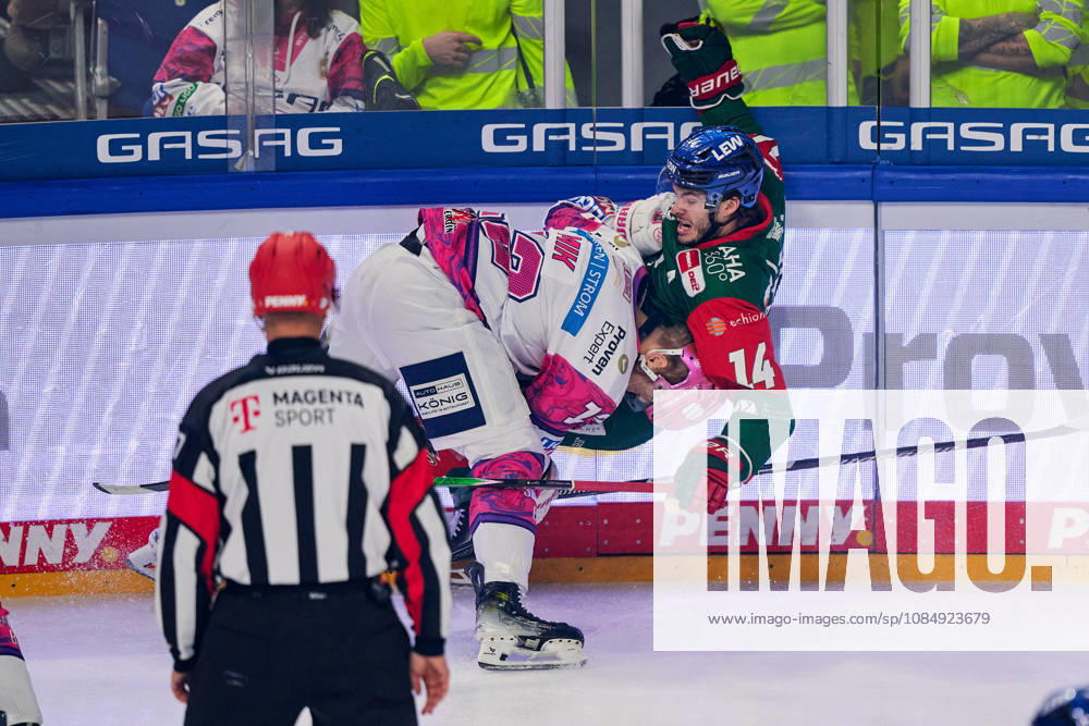 Eric Mik (Eisbaeren Berlin, 12), D.J. Busdeker (Augsburger Panther, 14), GER, Eisbaeren Berlin vs. Augsburger Panther, Eishockey Herren, Deutsche Eishockey Liga, DEL, Saison 2026 27, 11. Spieltag, 23.10.2026 GER, Eisbaeren Berlin vs. Augsburger Panther, Eishockey Herren, Deutsche Eishockey Liga, DEL, Saison 2026 27, 11. Spieltag, Berlin