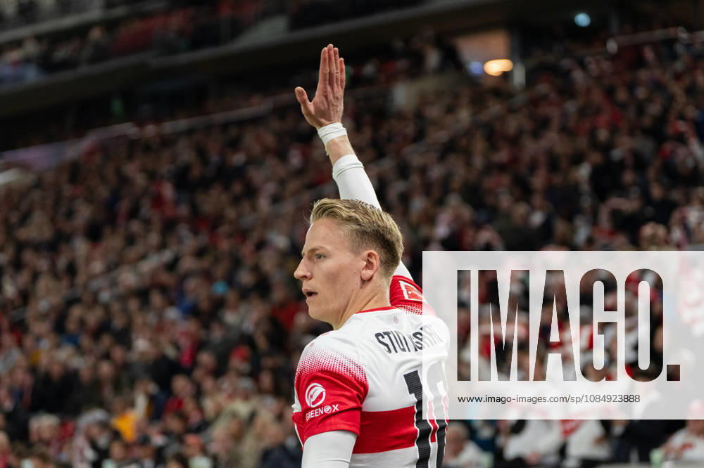 Fussball 1.Bundesliga, VfB Stuttgart - Borussia Mönchengladbach, v.l. Portrait Close Up Chris Führich (10, VfB Stuttgart) Stuttgart