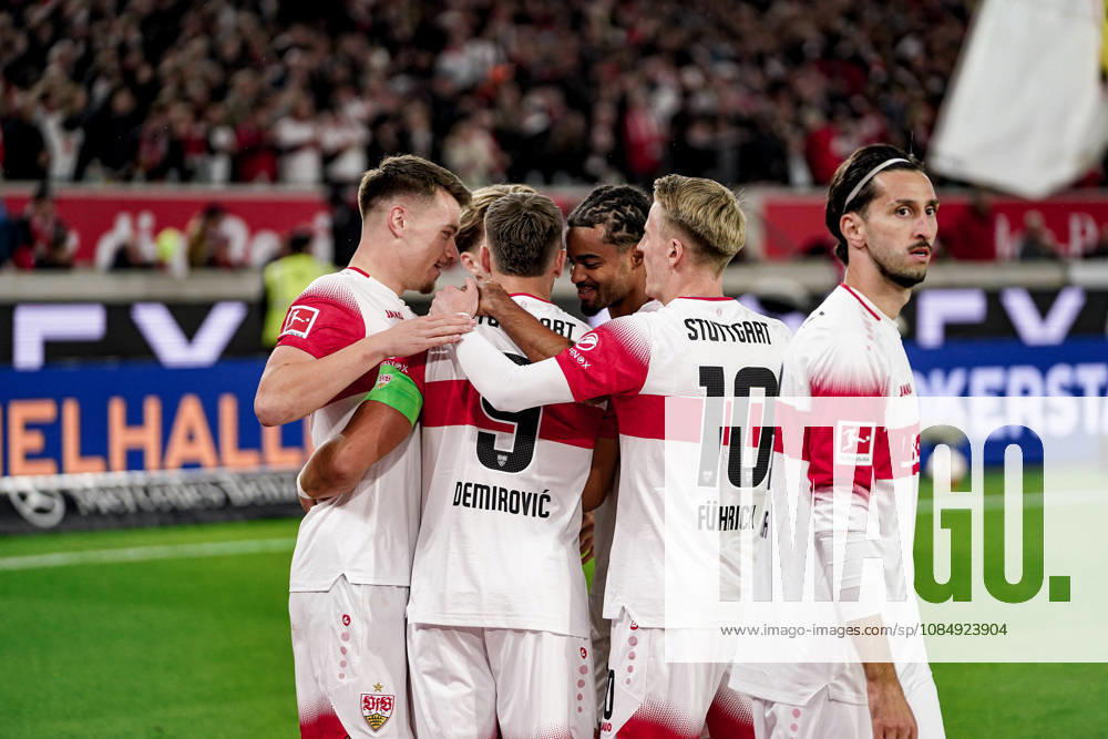 Deutschland: Fussball Saison 2026 2027 , 1. Bundesliga , 7. Spieltag , VfB Stuttgart vs. Borussia Mönchengladbach - MHP-Arena (Stuttgart) : Stuttgarter Spieler jubeln zum 1:0 Führungstreffer, Tor, Torjubel, Jubel, Freude, Emotionen Stuttgart MHP-Arena Deutschland Germany