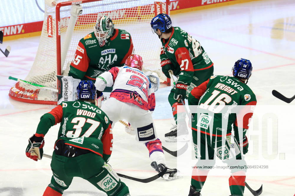 DEU, GER, Eishockey, 11.Spieltag, Saison 2026 27, Berlin, Eisbaeren Berlin vs. Augsburger Panther Manuel Wiederer ( Eisbaeren Berlin 21 ), TOBIAS ANCICKA ( Augsburger Panther 45 ), KYLE MAYHEW ( Augsburger Panther 27 ), Kyle Wood ( Augsburger Panther 37 ), CAMERON WRIGHT ( Augsburger Panther 16 ) nordphoto GmbH Engler Berlin Uber-Arena Berlin Deutschland