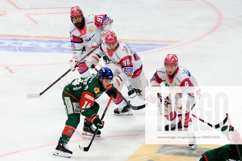 DEU, GER, Eishockey, 11.Spieltag, Saison 2026 27, Berlin, Eisbaeren Berlin vs. Augsburger Panther Tobias Krestan ( Eisbaeren Berlin 91 ), Yannick Veilleux ( Eisbaeren Berlin 38 ), Adam Smith ( Eisbaeren Berlin 4 ), D.J. Busdeker ( Augsburger Panther 14 ) nordphoto GmbH Engler Berlin Uber-Arena Berlin Deutschland