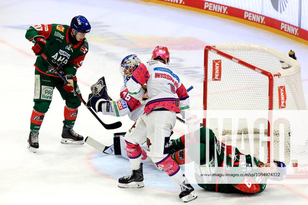DEU, GER, Eishockey, 11.Spieltag, Saison 2026 27, Berlin, Eisbaeren Berlin vs. Augsburger Panther Jonas Neffin ( Eisbaeren Berlin 75 ), Kai Wissmann ( Eisbaeren Berlin 6 ), PHILIPP KRAUSS ( Augsburger Panther 20 ), Alec McCrea ( Augsburger Panther 3) nordphoto GmbH Engler Berlin Uber-Arena Berlin Deutschland
