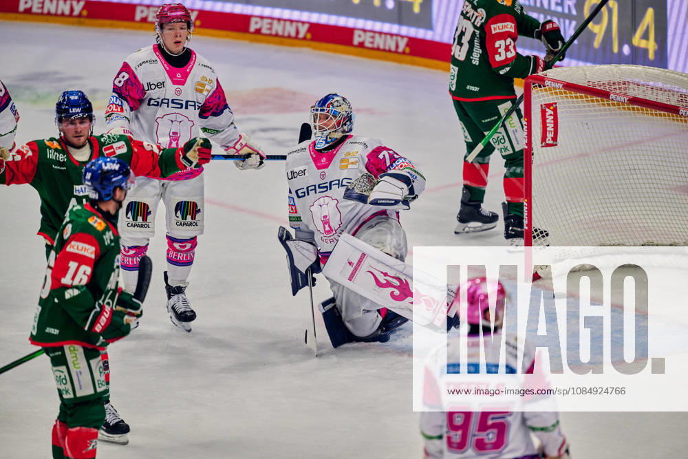 Jonas Neffin (Eisbaeren Berlin, 75), Tor zum 1:1, Augsburg jubelt zum 1:1, Alexander Blank (Augsburger Panther, 26), Cameron Wright (Augsburger Panther, 16), GER, Eisbaeren Berlin vs. Augsburger Panther, Eishockey Herren, Deutsche Eishockey Liga, DEL, Saison 2026 27, 11. Spieltag, 23.10.2026 GER, Eisbaeren Berlin vs. Augsburger Panther, Eishockey Herren, Deutsche Eishockey Liga, DEL, Saison 2026 27, 11. Spieltag, Berlin