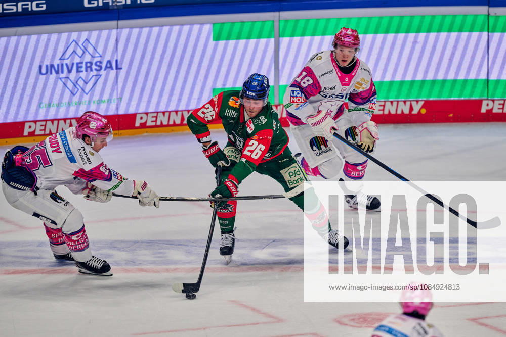 Jean-Luc Foudy (Eisbaeren Berlin, 55), Alexander Blank (Augsburger Panther, 26), Jonas Mueller (Eisbaeren Berlin, 18), GER, Eisbaeren Berlin vs. Augsburger Panther, Eishockey Herren, Deutsche Eishockey Liga, DEL, Saison 2026 27, 11. Spieltag, 23.10.2026 GER, Eisbaeren Berlin vs. Augsburger Panther, Eishockey Herren, Deutsche Eishockey Liga, DEL, Saison 2026 27, 11. Spieltag, Berlin