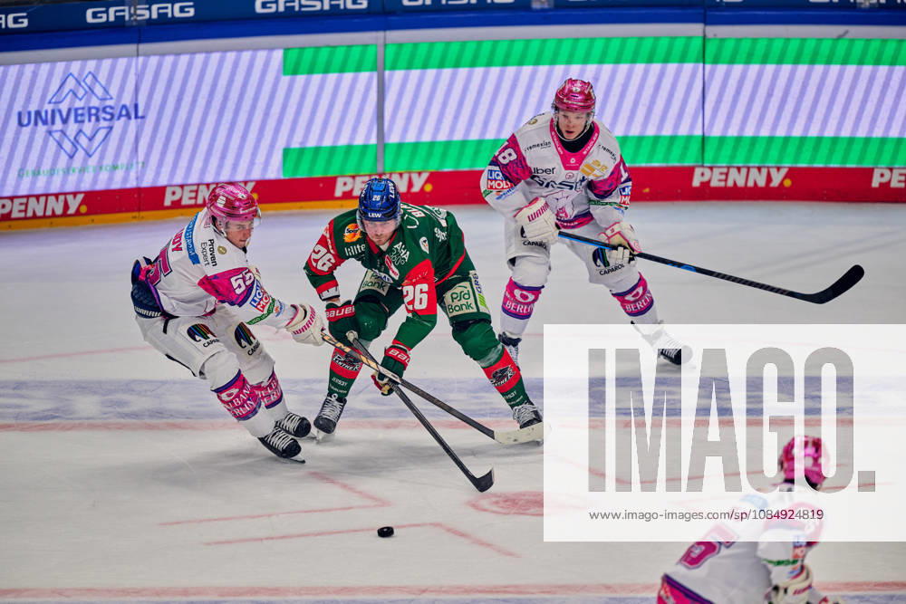 Jean-Luc Foudy (Eisbaeren Berlin, 55), Alexander Blank (Augsburger Panther, 26), Jonas Mueller (Eisbaeren Berlin, 18), GER, Eisbaeren Berlin vs. Augsburger Panther, Eishockey Herren, Deutsche Eishockey Liga, DEL, Saison 2026 27, 11. Spieltag, 23.10.2026 GER, Eisbaeren Berlin vs. Augsburger Panther, Eishockey Herren, Deutsche Eishockey Liga, DEL, Saison 2026 27, 11. Spieltag, Berlin