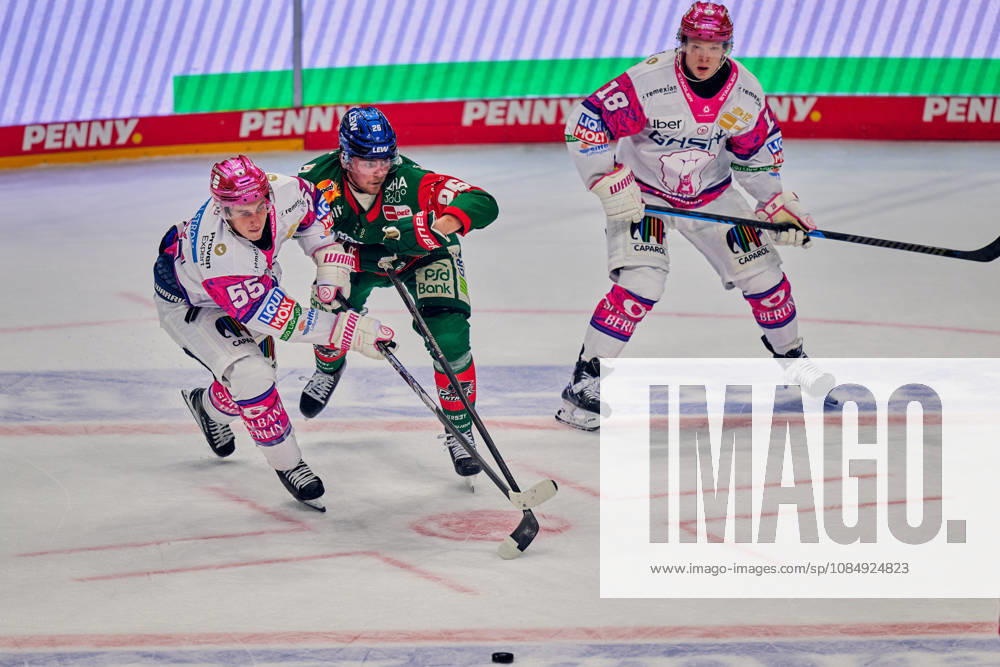 Jean-Luc Foudy (Eisbaeren Berlin, 55), Alexander Blank (Augsburger Panther, 26), Jonas Mueller (Eisbaeren Berlin, 18), GER, Eisbaeren Berlin vs. Augsburger Panther, Eishockey Herren, Deutsche Eishockey Liga, DEL, Saison 2026 27, 11. Spieltag, 23.10.2026 GER, Eisbaeren Berlin vs. Augsburger Panther, Eishockey Herren, Deutsche Eishockey Liga, DEL, Saison 2026 27, 11. Spieltag, Berlin