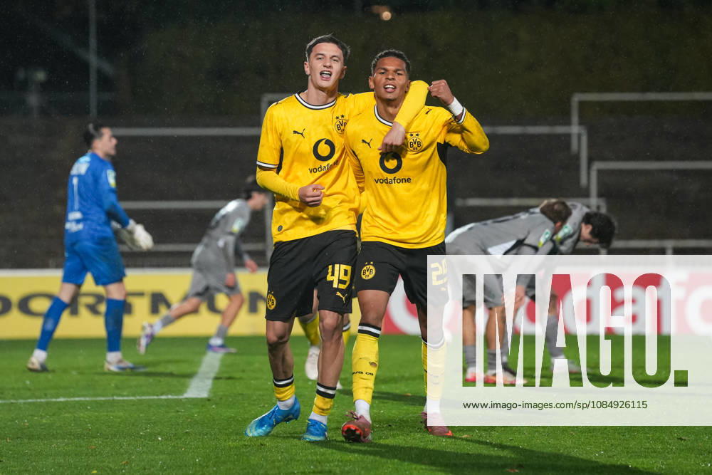 Saison 2026 2027 14. Spieltag Regionalliga West im Stadion Rote Erde, Dortmund, Germany. BV Borussia Dortmund U23 - Bonner SC. Torjubel nach dem 2:0 durch Kevin Mutove (BVB). Luca Reggiani (BVB)