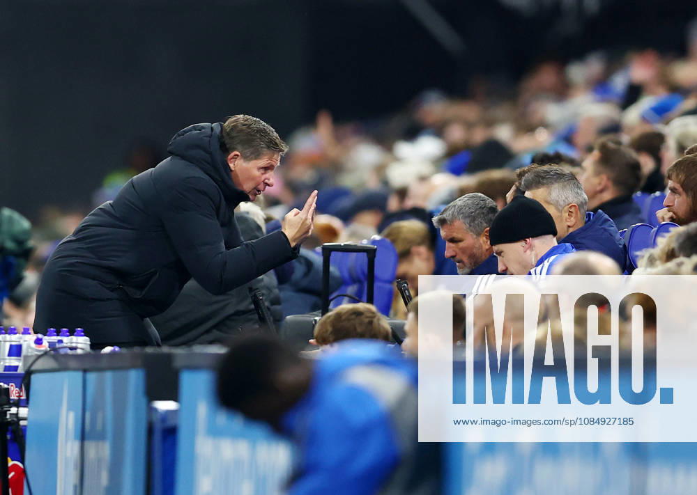 Ipswich, England, 23rd October 2026. Oliver Glasner manager of Nottingham Forest gestures towards his coaching staff during the Ipswich Town vs Nottingham Forest Premier League match at Portman Road, Ipswich. Picture credit should read: Paul Terry Sportimage . SPI_019_PT_Ipswich_Forest SPI-5093-0021