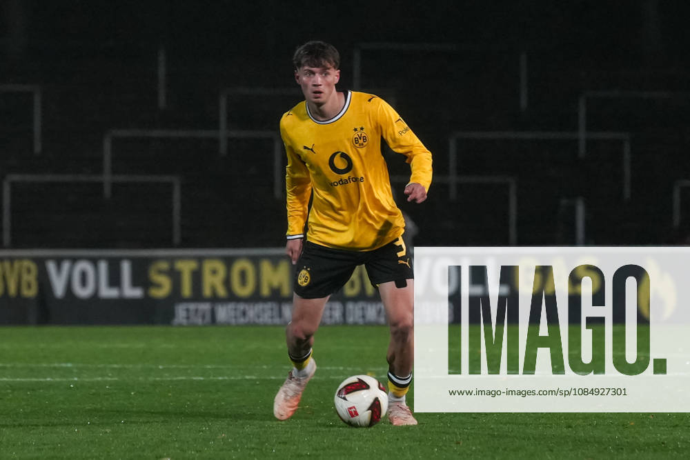 Saison 2026 2027 14. Spieltag Regionalliga West im Stadion Rote Erde, Dortmund, Germany. BV Borussia Dortmund U23 - Bonner SC. Finn Fuchs (BVB)