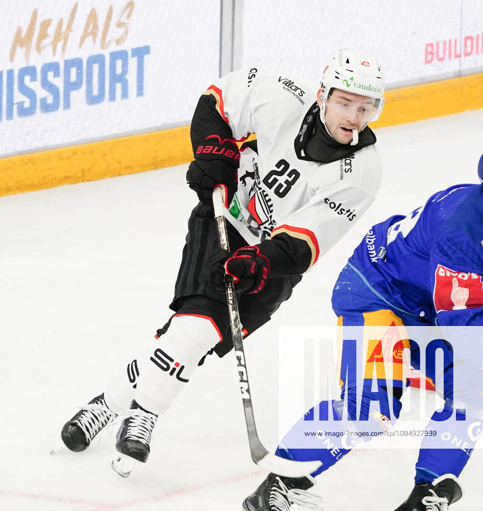 Zug Schweiz. Eishockey Herren Saison 2026-2027 EV Zug - HC Lausanne. Bild. Philipp Kurashev HC Lausanne Aktion Einzelbild