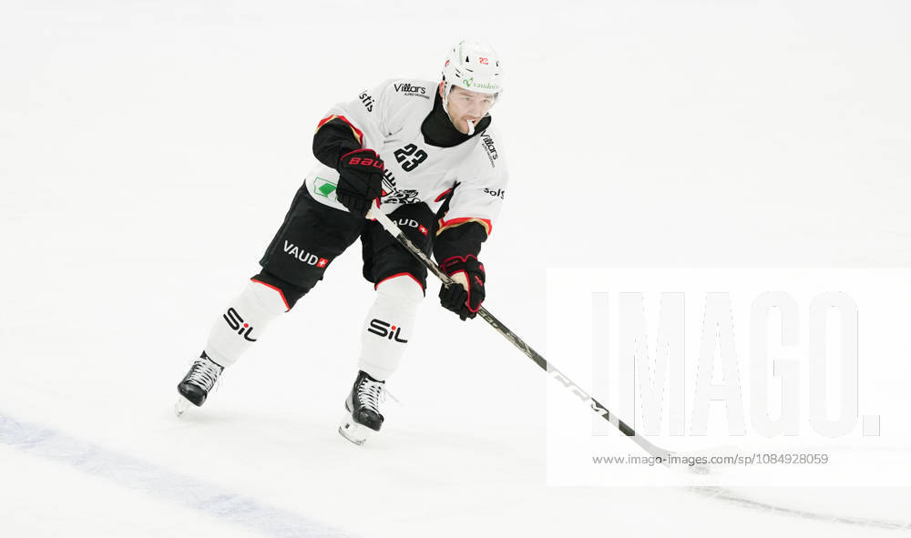 Zug Schweiz. Eishockey Herren Saison 2026-2027 EV Zug - HC Lausanne. Bild. Philipp Kurashev HC Lausanne Aktion Einzelbild