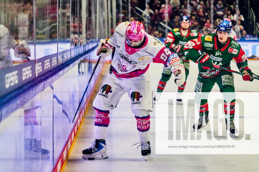Liam Kirk (Eisbaeren Berlin, 94), Philipp Krauss (Augsburger Panther, 20), GER, Eisbaeren Berlin vs. Augsburger Panther, Eishockey Herren, Deutsche Eishockey Liga, DEL, Saison 2026 27, 11. Spieltag, 23.10.2026 GER, Eisbaeren Berlin vs. Augsburger Panther, Eishockey Herren, Deutsche Eishockey Liga, DEL, Saison 2026 27, 11. Spieltag, Berlin