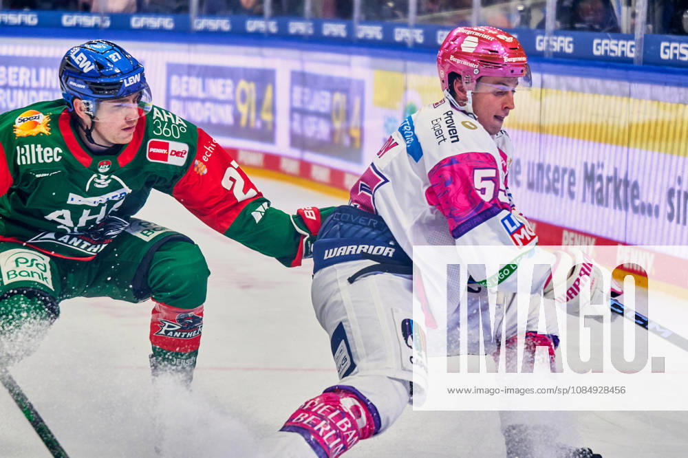Kyle Mayhew (Augsburger Panther, 27), Jean-Luc Foudy (Eisbaeren Berlin, 55), GER, Eisbaeren Berlin vs. Augsburger Panther, Eishockey Herren, Deutsche Eishockey Liga, DEL, Saison 2026 27, 11. Spieltag, 23.10.2026 GER, Eisbaeren Berlin vs. Augsburger Panther, Eishockey Herren, Deutsche Eishockey Liga, DEL, Saison 2026 27, 11. Spieltag, Berlin