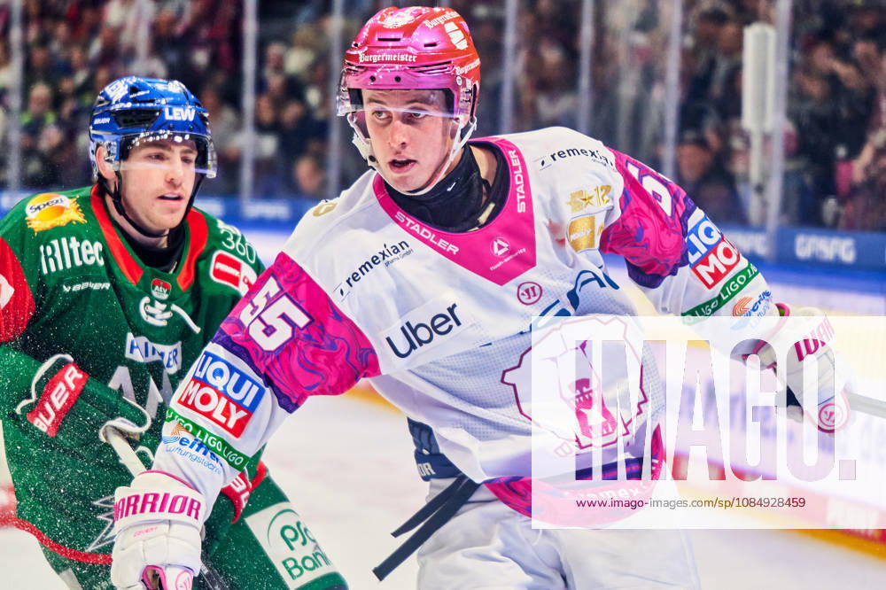 Kyle Mayhew (Augsburger Panther, 27), Jean-Luc Foudy (Eisbaeren Berlin, 55), GER, Eisbaeren Berlin vs. Augsburger Panther, Eishockey Herren, Deutsche Eishockey Liga, DEL, Saison 2026 27, 11. Spieltag, 23.10.2026 GER, Eisbaeren Berlin vs. Augsburger Panther, Eishockey Herren, Deutsche Eishockey Liga, DEL, Saison 2026 27, 11. Spieltag, Berlin