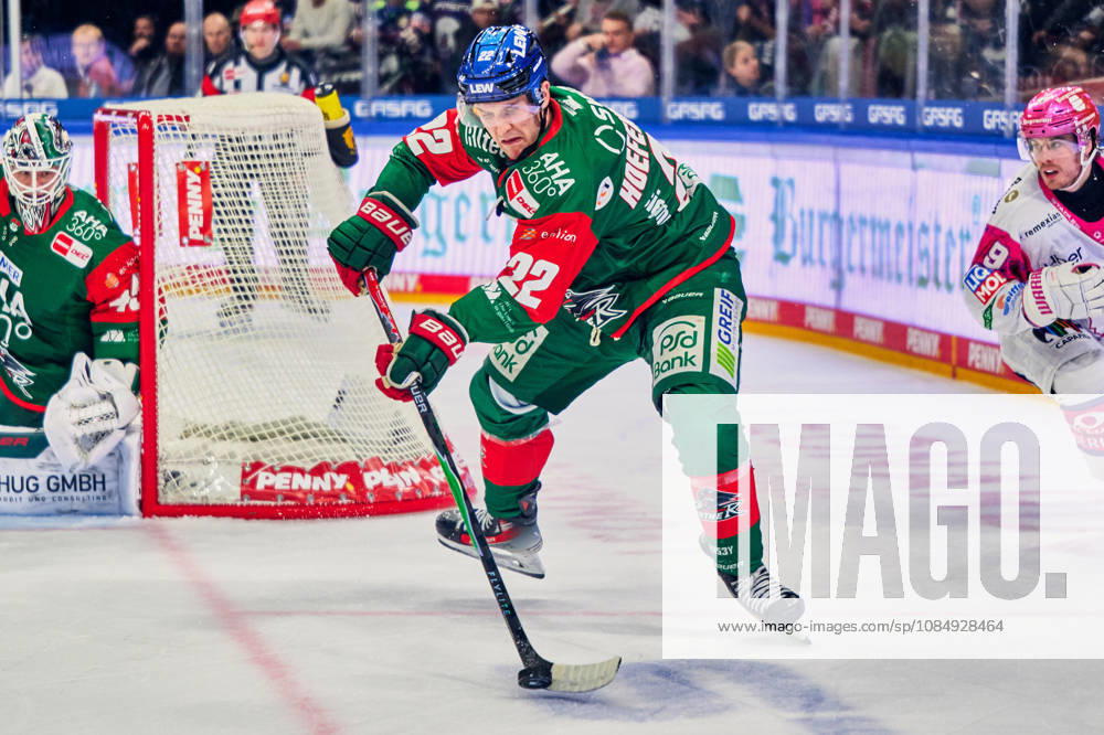 Noel Hoefenmayer (Augsburger Panther, 22), Ty Ronning (Eisbaeren Berlin, 09), GER, Eisbaeren Berlin vs. Augsburger Panther, Eishockey Herren, Deutsche Eishockey Liga, DEL, Saison 2026 27, 11. Spieltag, 23.10.2026 GER, Eisbaeren Berlin vs. Augsburger Panther, Eishockey Herren, Deutsche Eishockey Liga, DEL, Saison 2026 27, 11. Spieltag, Berlin