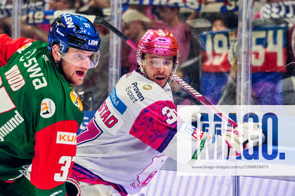 Kyle Wood (Augsburger Panther, 37), Markus Vikingstad (Eisbaeren Berlin, 37), GER, Eisbaeren Berlin vs. Augsburger Panther, Eishockey Herren, Deutsche Eishockey Liga, DEL, Saison 2026 27, 11. Spieltag, 23.10.2026 GER, Eisbaeren Berlin vs. Augsburger Panther, Eishockey Herren, Deutsche Eishockey Liga, DEL, Saison 2026 27, 11. Spieltag, Berlin
