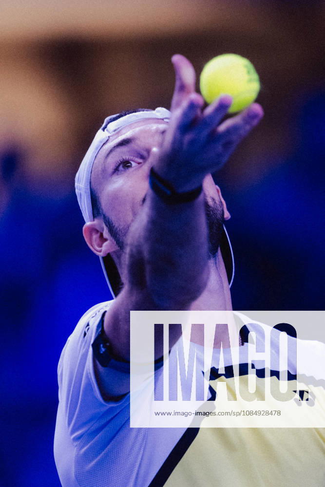 TENNIS - ATP, Tennis Herren Erste Bank Open VIENNA,AUSTRIA,23.OCT.26 - TENNIS - ATP Tour, Erste Bank Open, Red Bull BassLine. Image shows Jurij Rodionov (AUT). GEPAxpictures anderxSolc
