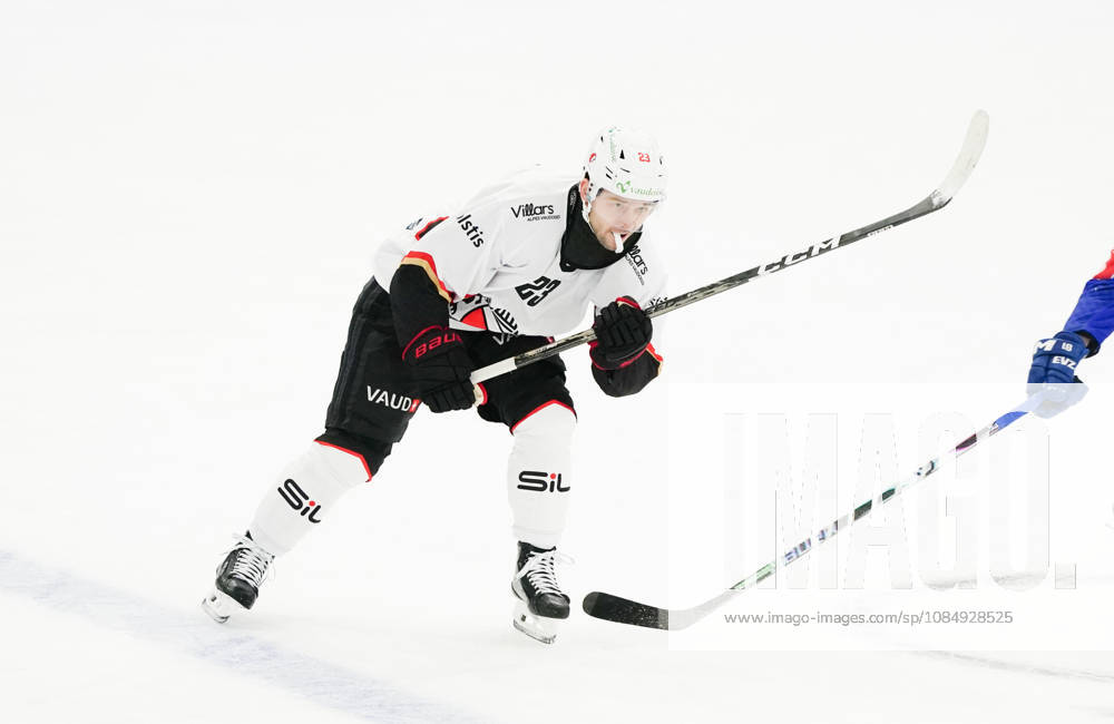 Zug Schweiz. Eishockey Herren Saison 2026-2027 EV Zug - HC Lausanne. Bild. Philipp Kurashev HC Lausanne Aktion Einzelbild