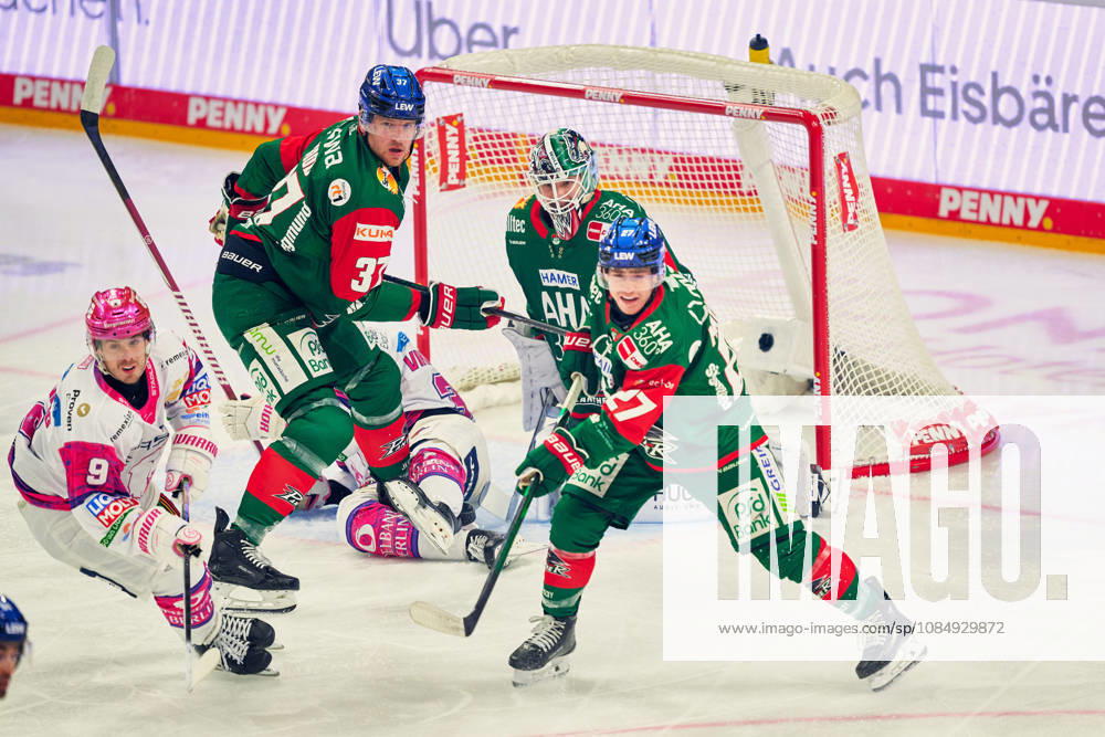Kyle Wood (Augsburger Panther, 37), Kyle Mayhew (Augsburger Panther, 27), Tobias Ancicka (Augsburger Panther, 45), Ty Ronning (Eisbaeren Berlin, 09), GER, Eisbaeren Berlin vs. Augsburger Panther, Eishockey Herren, Deutsche Eishockey Liga, DEL, Saison 2026 27, 11. Spieltag, 23.10.2026 GER, Eisbaeren Berlin vs. Augsburger Panther, Eishockey Herren, Deutsche Eishockey Liga, DEL, Saison 2026 27, 11. Spieltag, Berlin