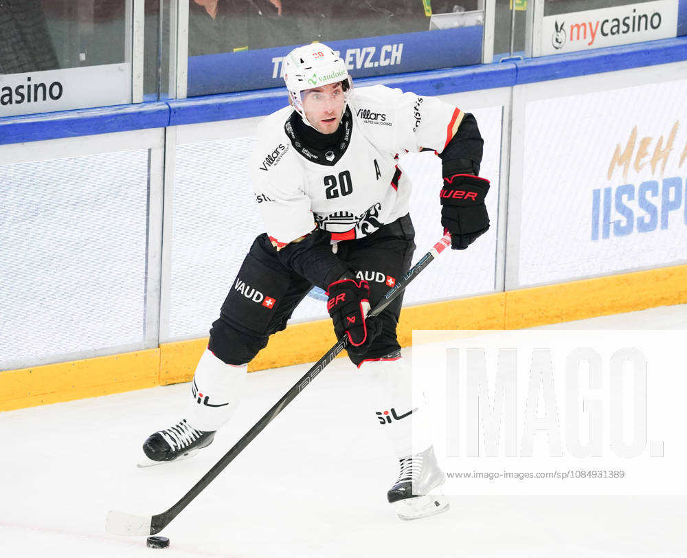 Zug Schweiz. Eishockey Herren Saison 2026-2027 EV Zug - HC Lausanne. Bild. Michael Fora Lausanne HC Aktion Einzelbild