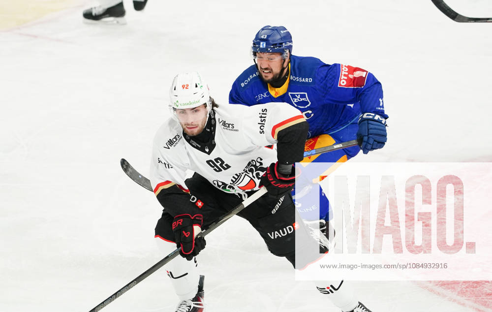 Zug Schweiz. Eishockey Herren Saison 2026-2027 EV Zug - HC Lausanne. Bild. Tom Vidal Lausanne HC gegen Jan Kovar EV Zug Re. Aktion Zweikampf