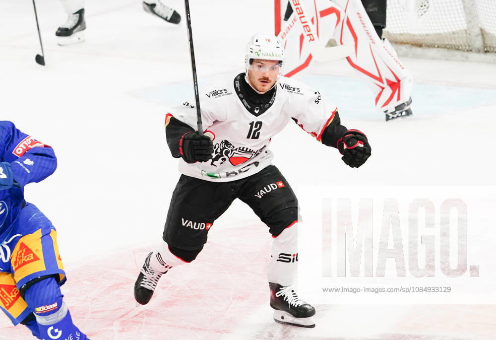Zug Schweiz. Eishockey Herren Saison 2026-2027 EV Zug - HC Lausanne. Bild. Yannick Zehnder Lausanne HC Aktion Einzelbild