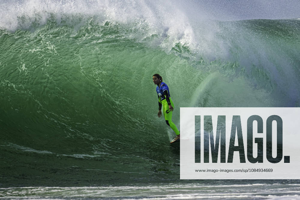 Molly Picklum in action during the Final of the World Surf League Womens - MEO Rip Curl Pro Portugal at Supertubos Beach on October 23, 2026, in Peniche, Portugal. Peniche Portugal - ZUMAr200 20261023_zsp_r200_060