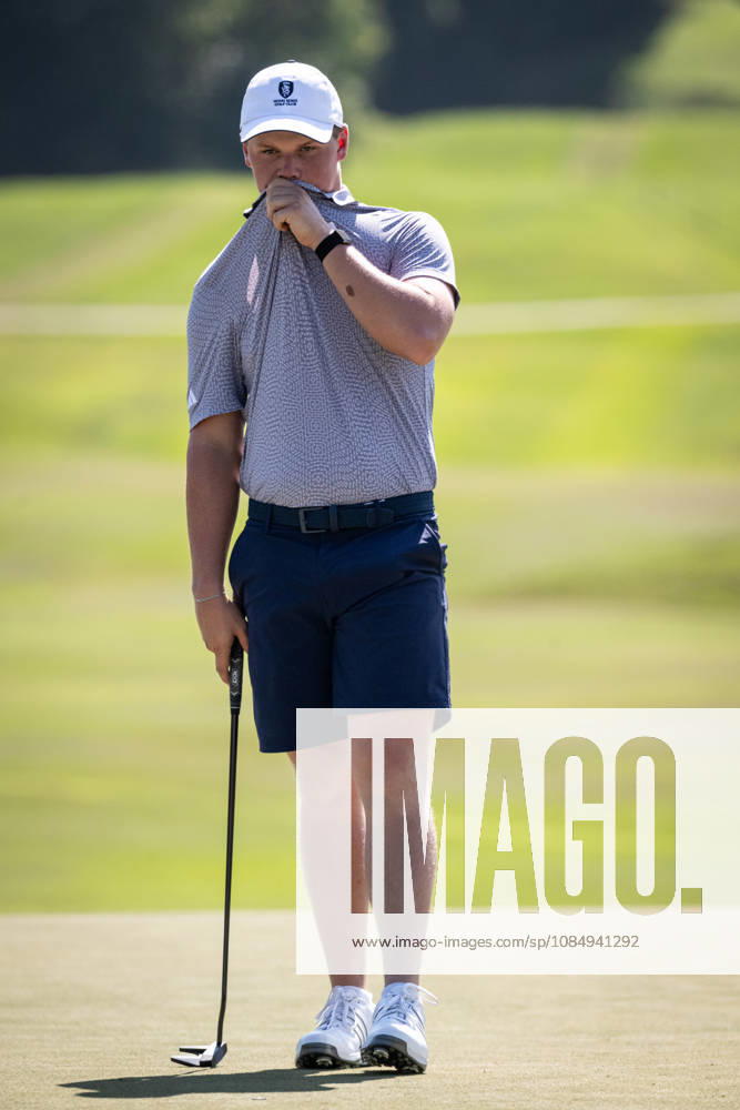 Caleb SURRATT from The USA sits at -13 Par on the 8th hole of the Fanling course. Hong Kong Open Golf, Hong Kong Golf Course Fanling Hong Kong China - ZUMAr144 20261024_zap_r144_004