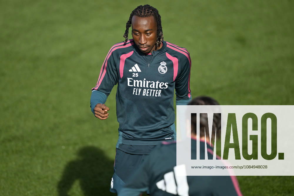 Real Madrid training session ahead of La Liga match against Barcelona MADRID, SPAIN - OCTOBER 24: Yan Diomande of Real Madrid takes part in a training session at the club s Valdebebas training facilities ahead of their Spanish La Liga week 10 football match against Barcelona in Madrid, Spain, on October 24, 2026. Burak Akbulut Anadolu Madrid Spain. Editorial use only. Please get in touch for any other usage.