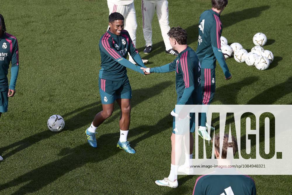 (From L to R) Endrick and Federico Valverde (Real Madrid CF) are seen in action during a training session on the eve of the LaLiga EA SPORTS 2026 2027 match between FC Barcelona, Barca and Real Madrid CF..Real Madrid CF is holding its final training session ahead of its tenth LaLiga game. Madrid Spain - ZUMAs197 20261024_aaa_s197_043