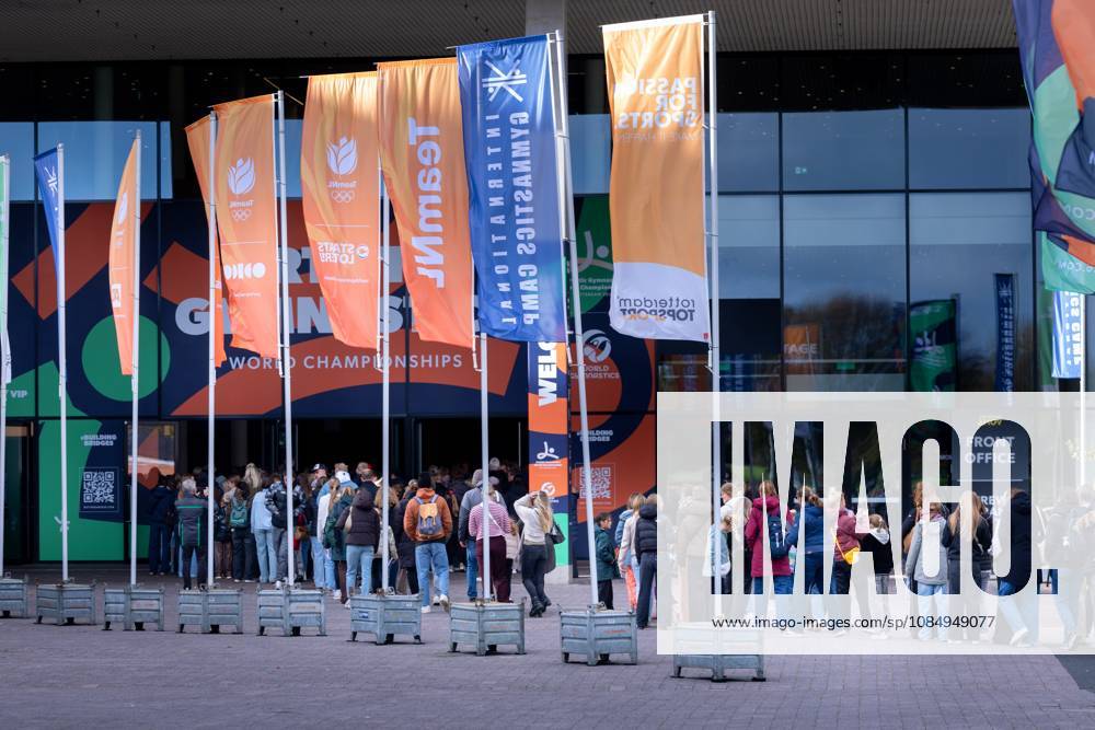 ROTTERDAM - Spectators line up for the apparatus finals at the World Gymnastics Championships in Rotterdam Ahoy. IRIS VAN DEN BROEK ANP ANPxSportx IVx 573454440 originalFilename: 573454440