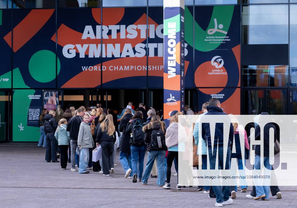 ROTTERDAM - Spectators queuing for the apparatus finals at the World Gymnastics Championships in Rotterdam Ahoy. IRIS VAN DEN BROEK ANP ANPxSportx IVx 573454504 originalFilename: 573454504