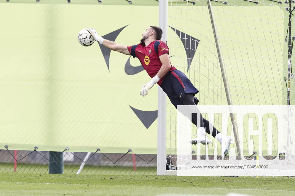 Joan Garcia during the training day of FC Barcelona, Barca ahead the Spanish League, Laliga EA Sports, football match against Real Madrid CF at Ciudad Esportiva Joan Gamper on October 24, 2026 in Sant Joan Despi, Barcelona, Spain. Sant Joan Despi Spain - ZUMAa181 20261024_zaa_a181_011